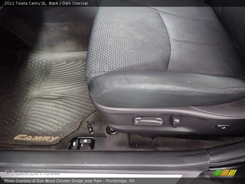 Black / Dark Charcoal 2011 Toyota Camry SE
