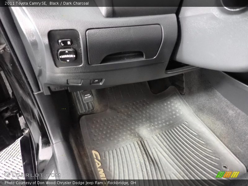 Black / Dark Charcoal 2011 Toyota Camry SE