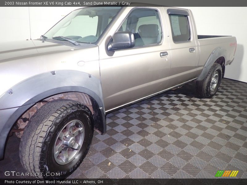 Sand Dune Metallic / Gray 2003 Nissan Frontier XE V6 King Cab 4x4