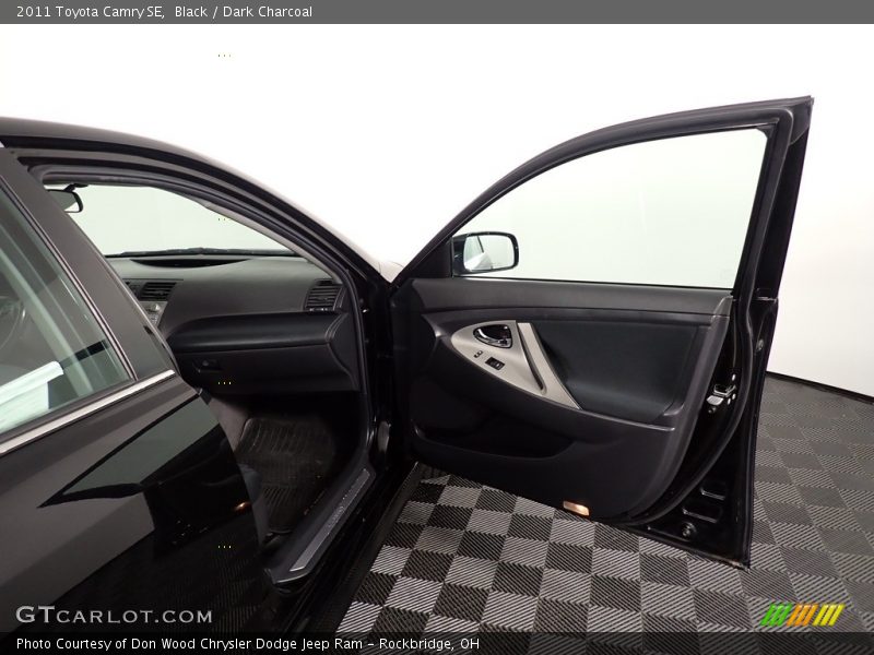Black / Dark Charcoal 2011 Toyota Camry SE
