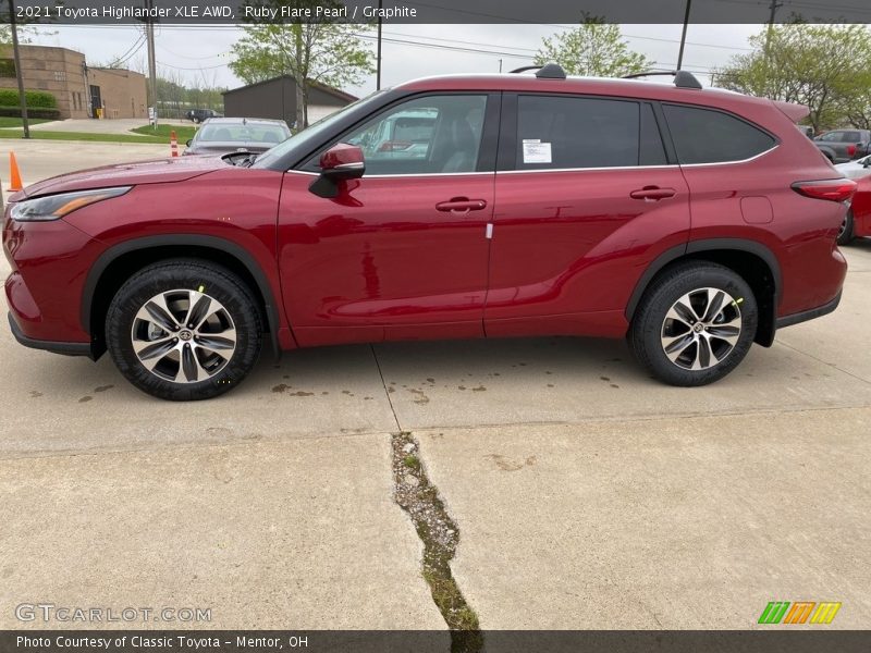 Ruby Flare Pearl / Graphite 2021 Toyota Highlander XLE AWD