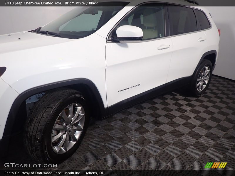 Bright White / Black 2018 Jeep Cherokee Limited 4x4