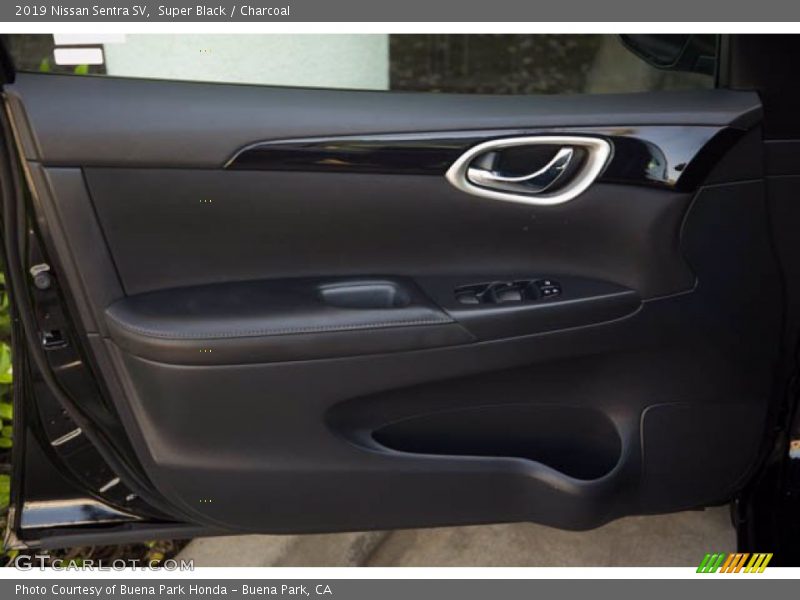 Super Black / Charcoal 2019 Nissan Sentra SV