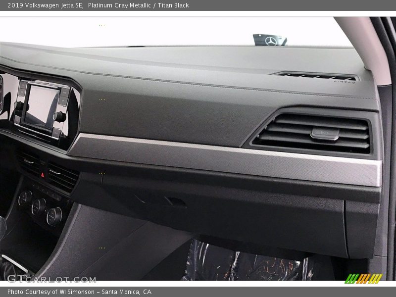 Platinum Gray Metallic / Titan Black 2019 Volkswagen Jetta SE