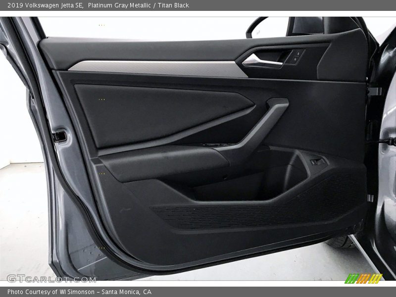 Platinum Gray Metallic / Titan Black 2019 Volkswagen Jetta SE