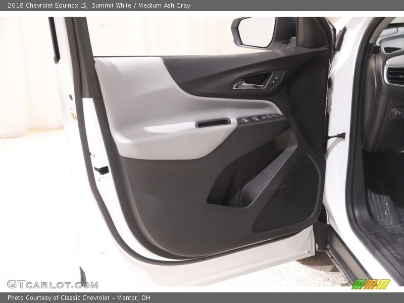 Summit White / Medium Ash Gray 2018 Chevrolet Equinox LS
