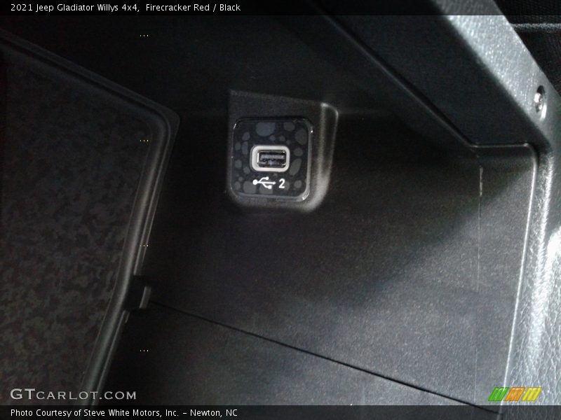 Firecracker Red / Black 2021 Jeep Gladiator Willys 4x4