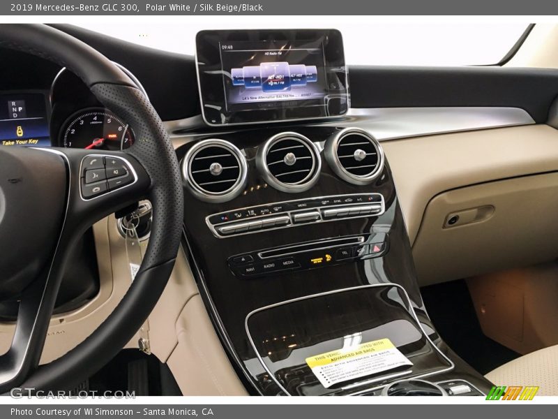 Polar White / Silk Beige/Black 2019 Mercedes-Benz GLC 300