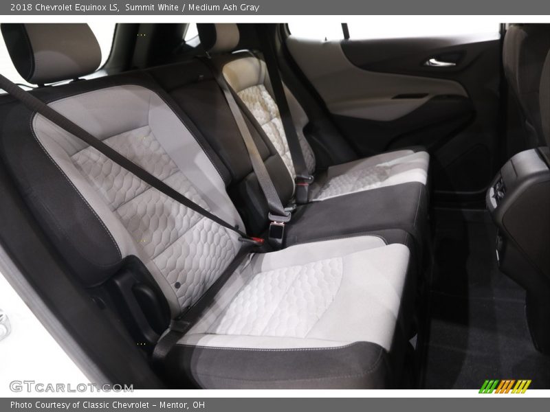 Summit White / Medium Ash Gray 2018 Chevrolet Equinox LS