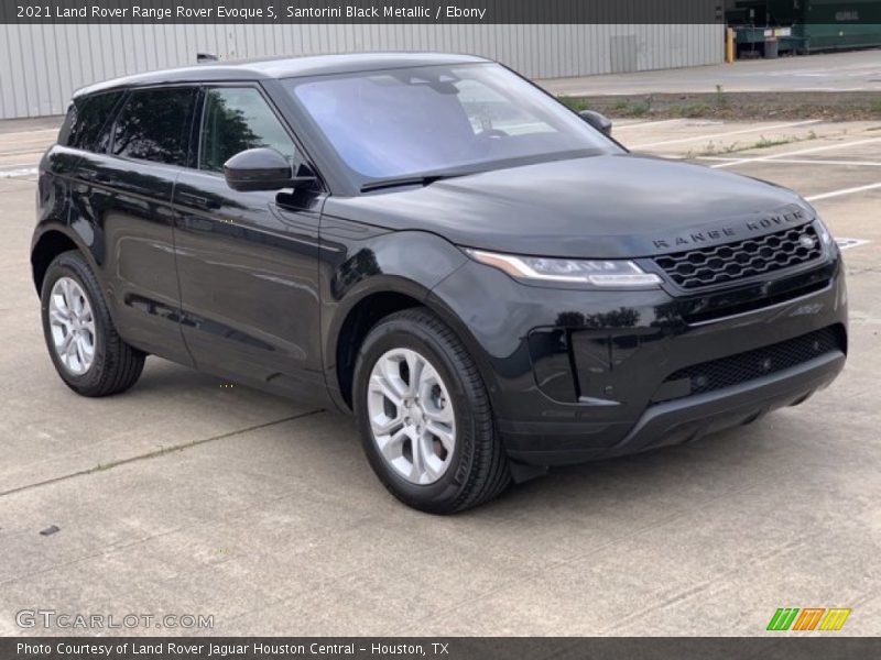 Front 3/4 View of 2021 Range Rover Evoque S