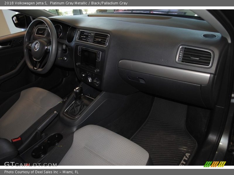 Platinum Gray Metallic / Black/Palladium Gray 2018 Volkswagen Jetta S