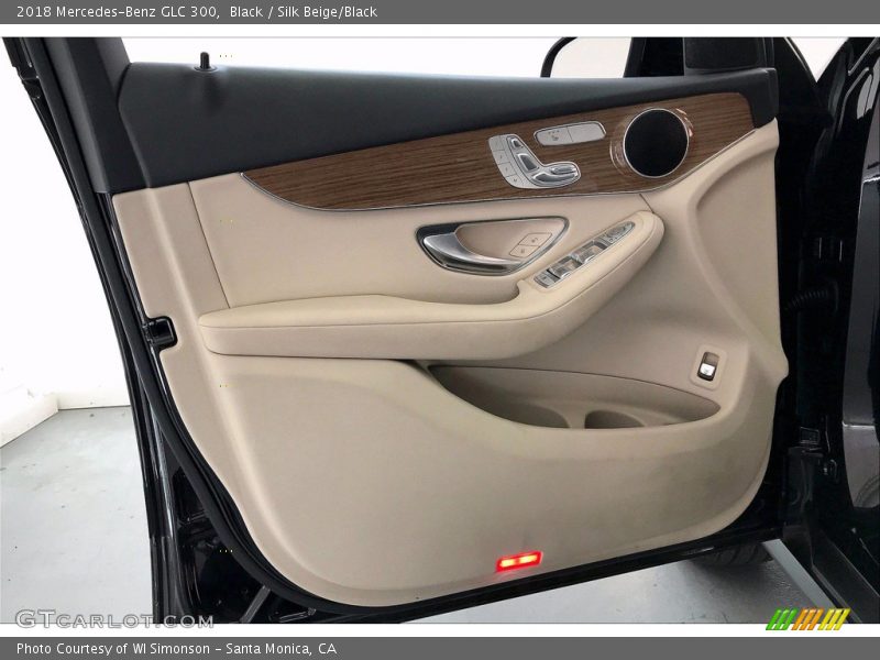 Black / Silk Beige/Black 2018 Mercedes-Benz GLC 300