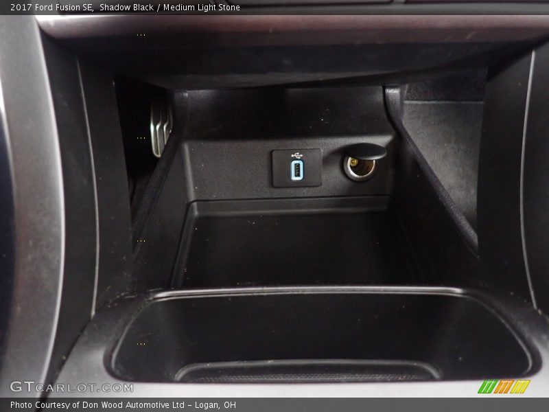 Shadow Black / Medium Light Stone 2017 Ford Fusion SE