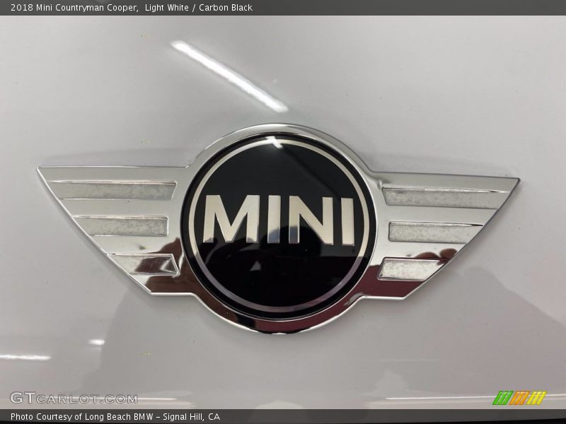 Light White / Carbon Black 2018 Mini Countryman Cooper