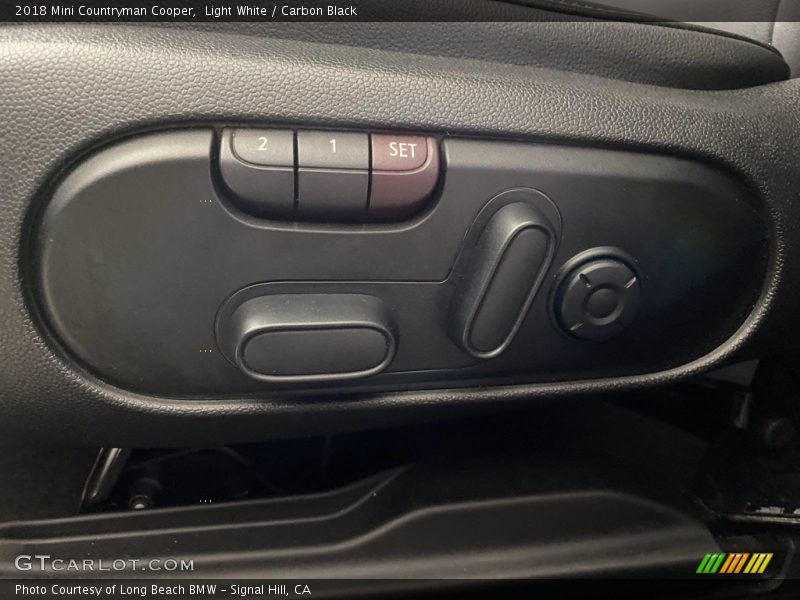 Light White / Carbon Black 2018 Mini Countryman Cooper
