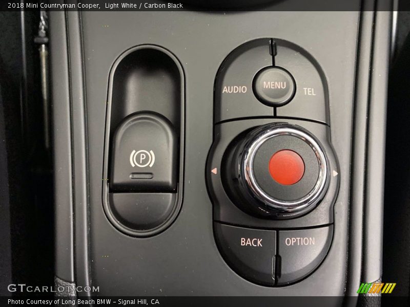 Light White / Carbon Black 2018 Mini Countryman Cooper