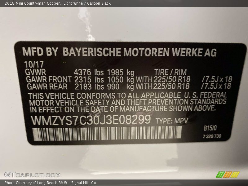Light White / Carbon Black 2018 Mini Countryman Cooper