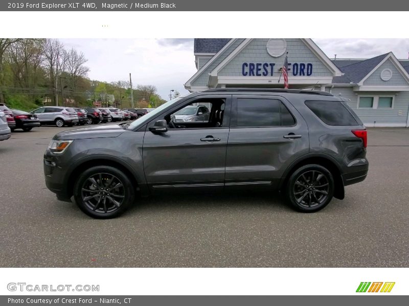 Magnetic / Medium Black 2019 Ford Explorer XLT 4WD