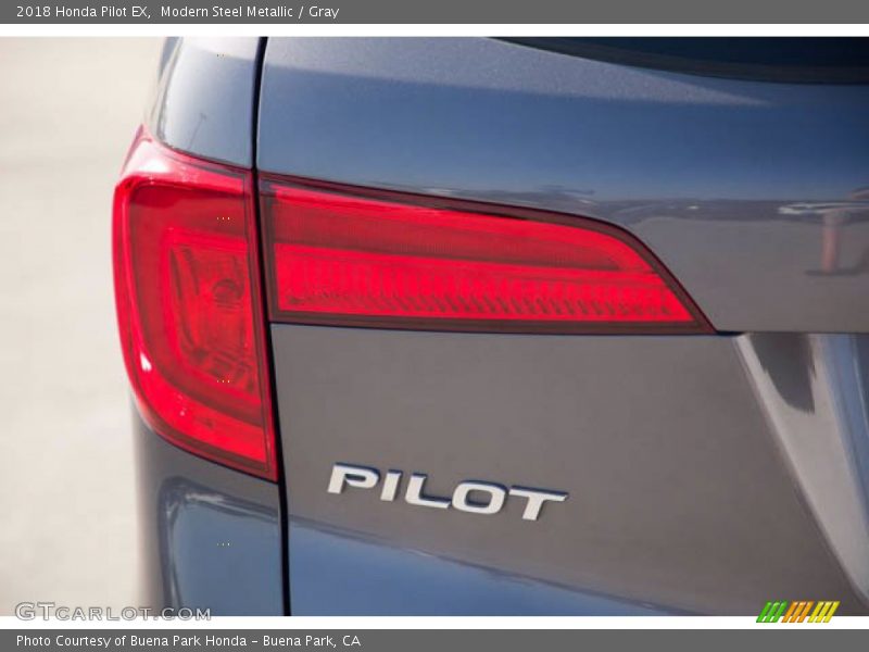 Modern Steel Metallic / Gray 2018 Honda Pilot EX