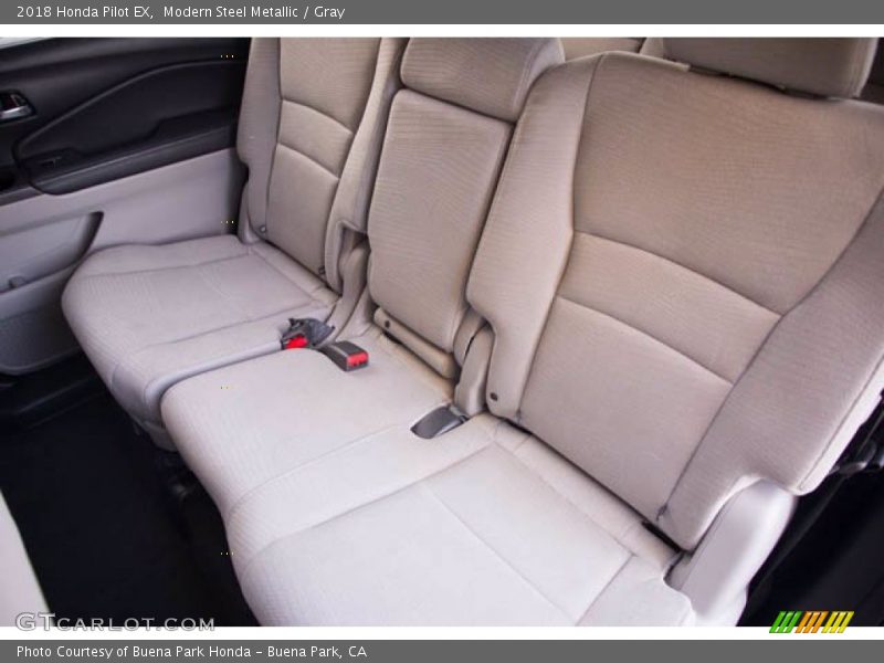 Modern Steel Metallic / Gray 2018 Honda Pilot EX