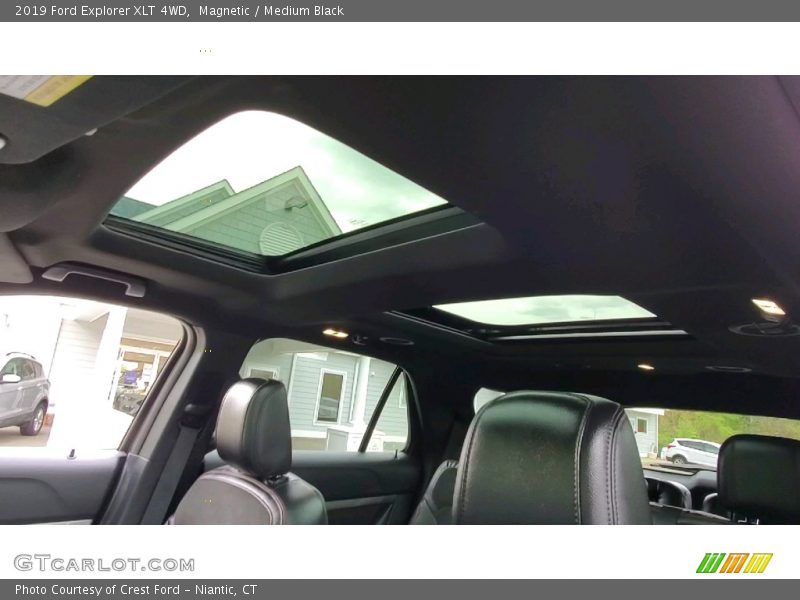 Magnetic / Medium Black 2019 Ford Explorer XLT 4WD