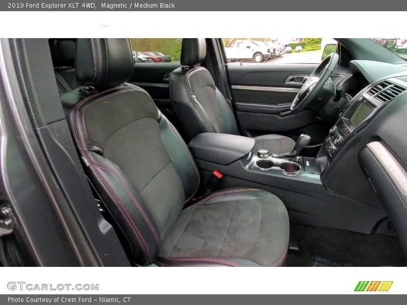 Magnetic / Medium Black 2019 Ford Explorer XLT 4WD