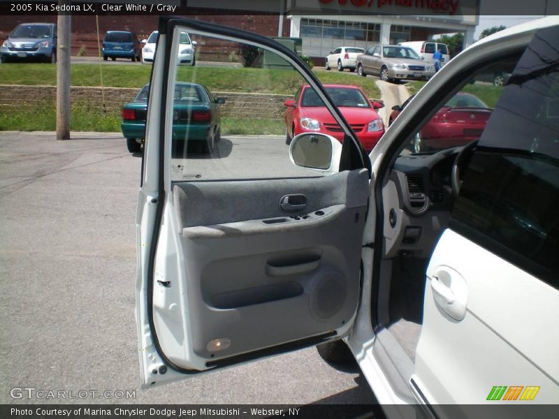 Clear White / Gray 2005 Kia Sedona LX