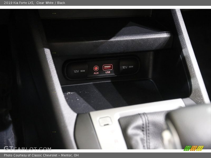 Clear White / Black 2019 Kia Forte LXS