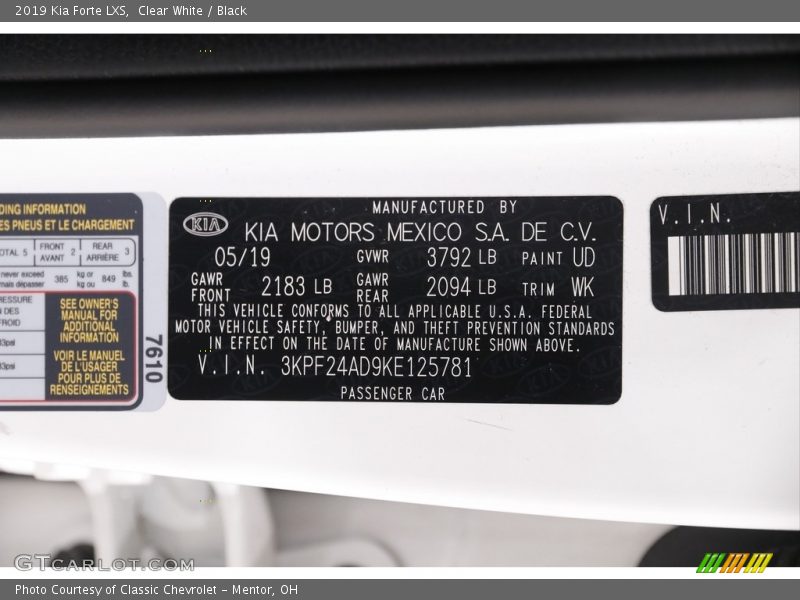 Clear White / Black 2019 Kia Forte LXS