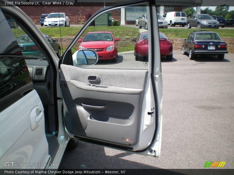 Clear White / Gray 2005 Kia Sedona LX