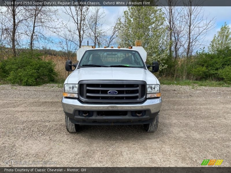 Oxford White / Medium Flint 2004 Ford F550 Super Duty XL Regular Cab 4x4 Chassis