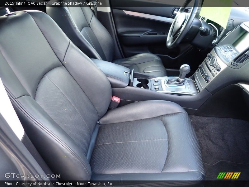 Front Seat of 2015 Q40 Sedan