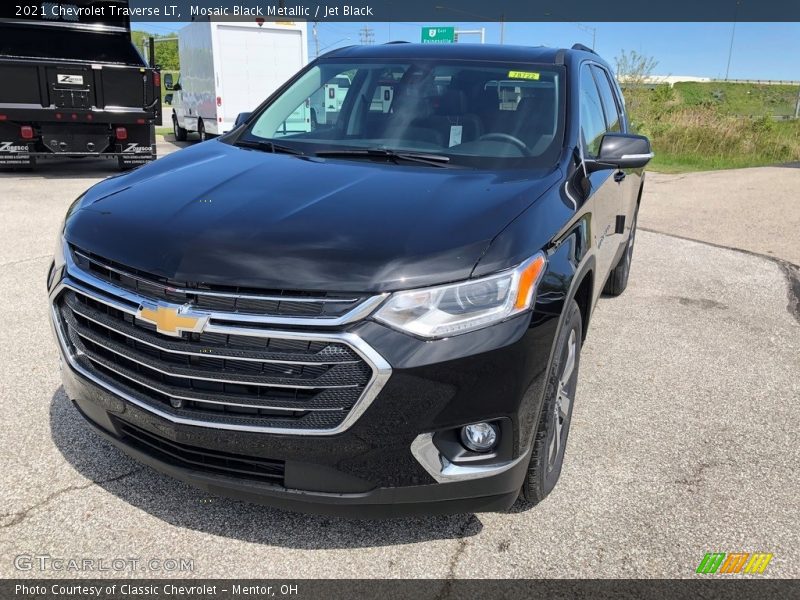 Mosaic Black Metallic / Jet Black 2021 Chevrolet Traverse LT