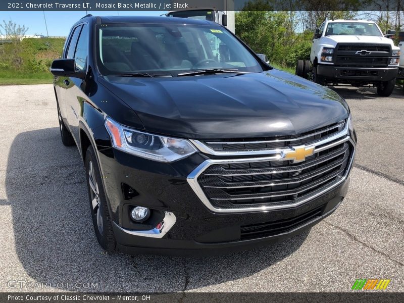 Mosaic Black Metallic / Jet Black 2021 Chevrolet Traverse LT