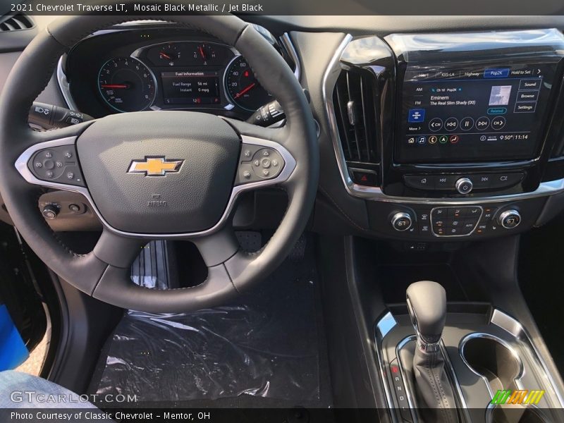 Mosaic Black Metallic / Jet Black 2021 Chevrolet Traverse LT