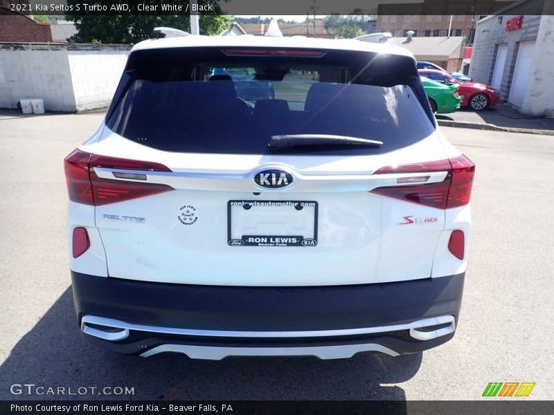 Clear White / Black 2021 Kia Seltos S Turbo AWD