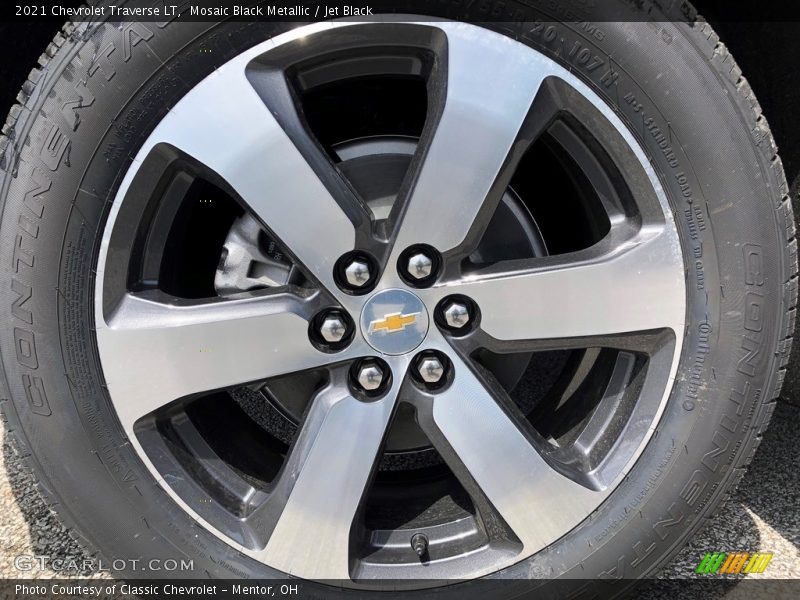 Mosaic Black Metallic / Jet Black 2021 Chevrolet Traverse LT