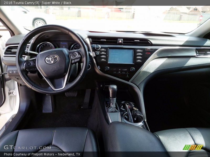 Super White / Black 2018 Toyota Camry SE
