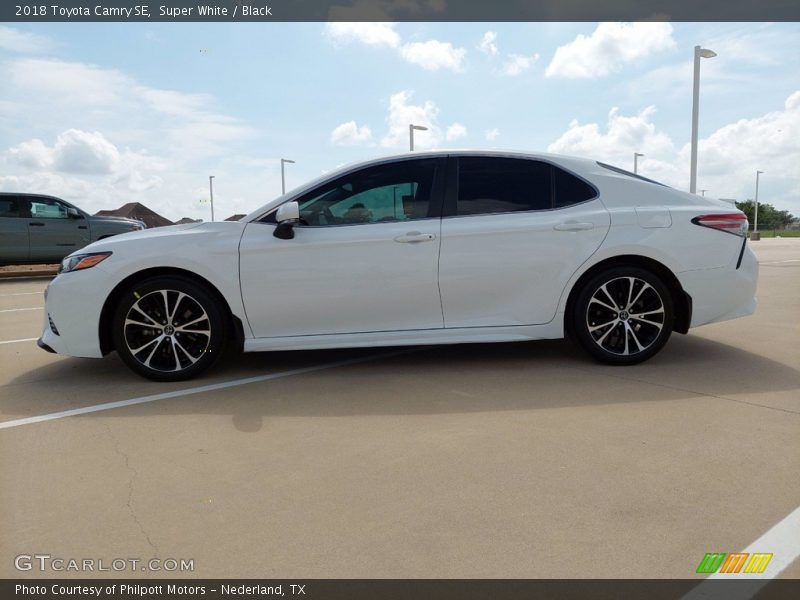 Super White / Black 2018 Toyota Camry SE