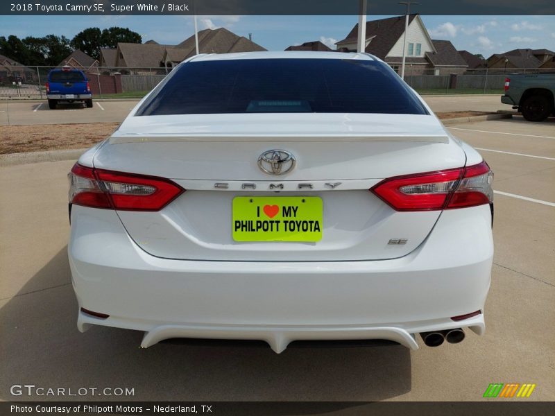 Super White / Black 2018 Toyota Camry SE