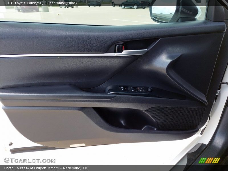 Super White / Black 2018 Toyota Camry SE