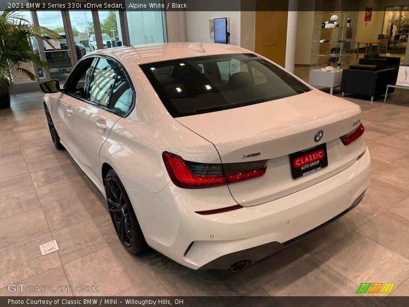 Alpine White / Black 2021 BMW 3 Series 330i xDrive Sedan
