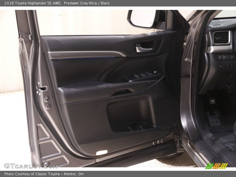 Predawn Gray Mica / Black 2018 Toyota Highlander SE AWD