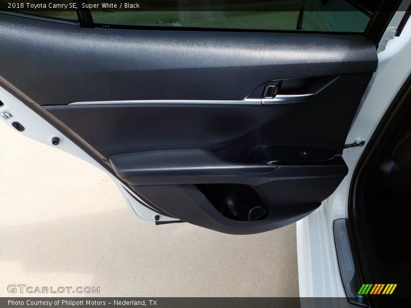 Super White / Black 2018 Toyota Camry SE