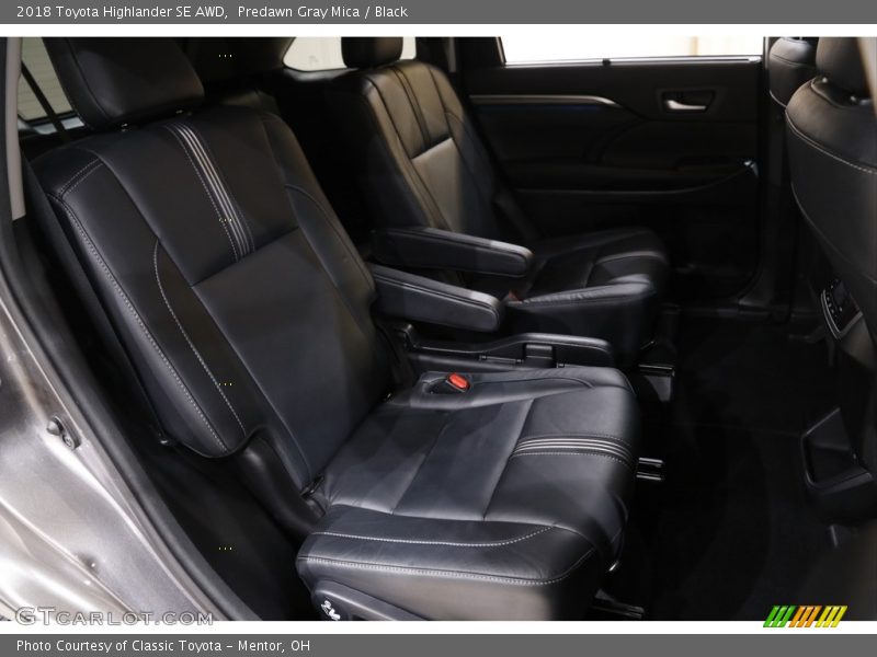 Predawn Gray Mica / Black 2018 Toyota Highlander SE AWD