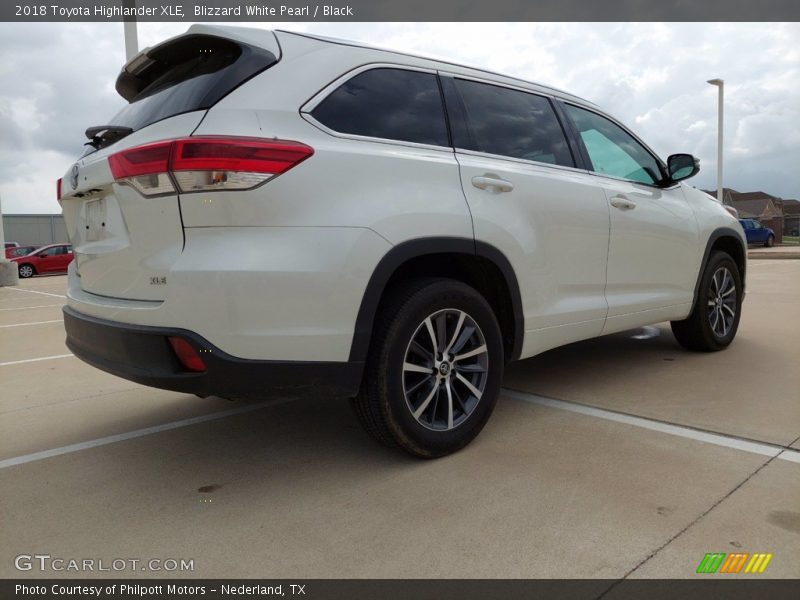 Blizzard White Pearl / Black 2018 Toyota Highlander XLE