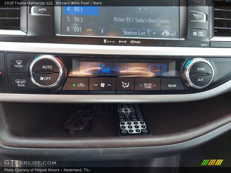 Blizzard White Pearl / Black 2018 Toyota Highlander XLE