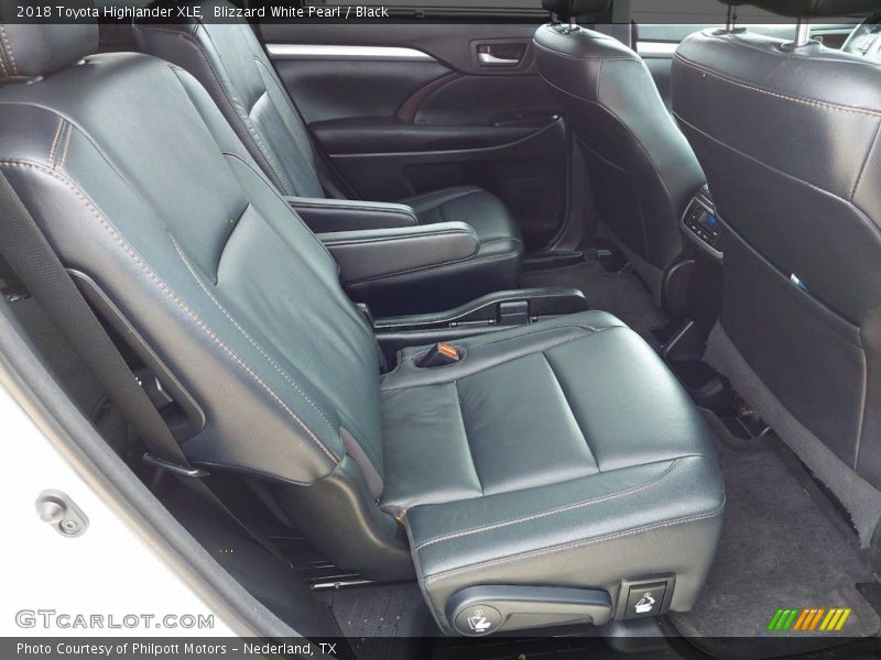 Blizzard White Pearl / Black 2018 Toyota Highlander XLE