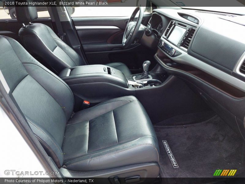 Blizzard White Pearl / Black 2018 Toyota Highlander XLE