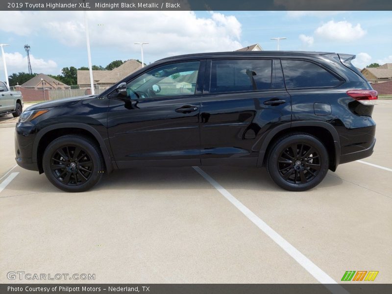 Midnight Black Metallic / Black 2019 Toyota Highlander XLE